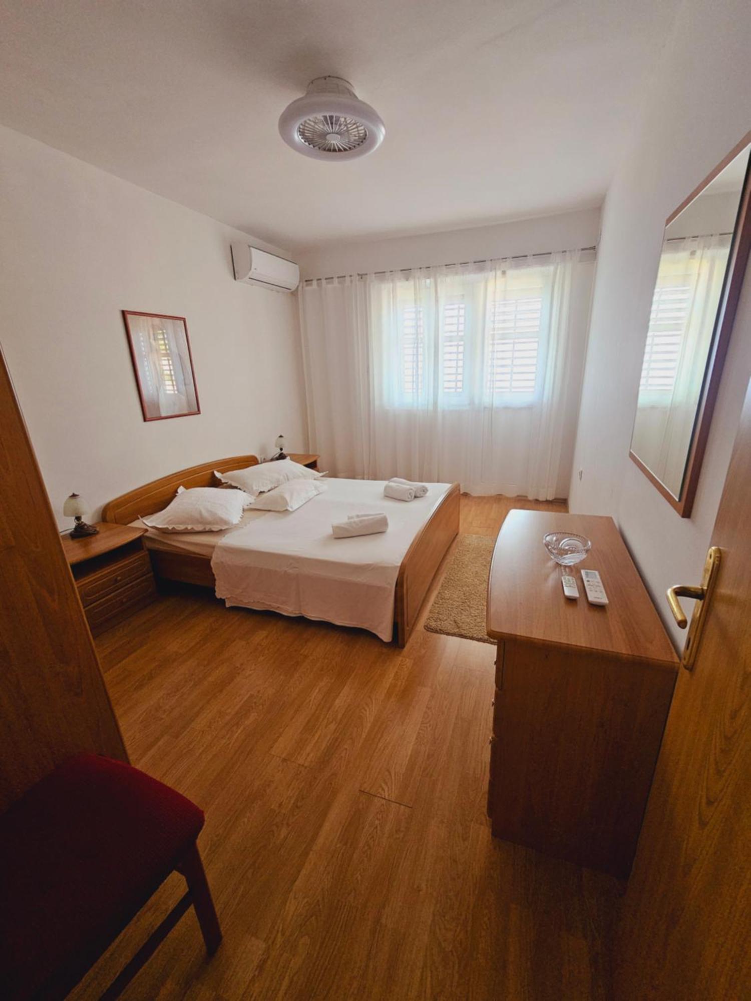 Apartman Lampic With Beautiful Sea View Подгора Екстер'єр фото